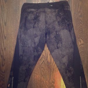 Workout crop leggings.